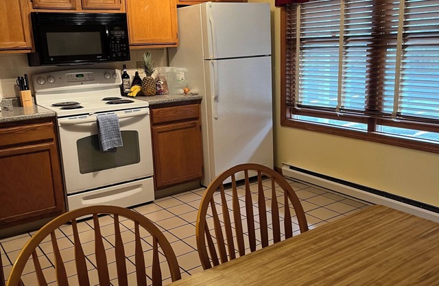 Last week of summer, Sept 12-19, 2 BR townhouse rental in Wells, Maine. NO PETS.