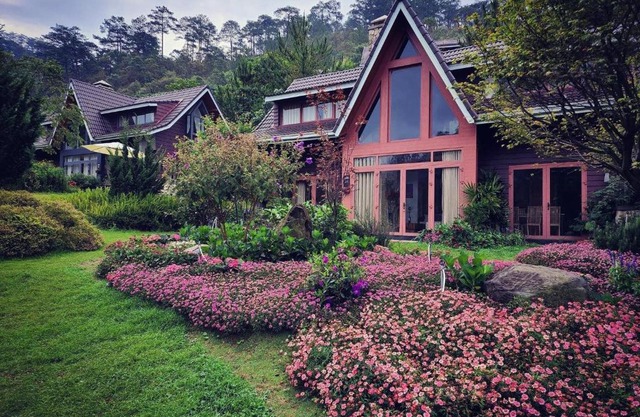 Lat Valley Retreat Village