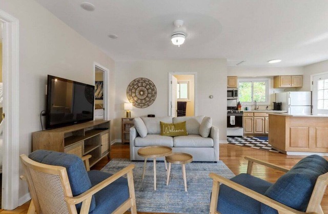 Lauderdale Lakefront Oasis |Views Throughout |Huge Lakefront Deck |Splash Pad & Paddle Boards |Dock