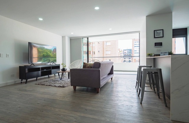 Laureles Oasis: Quiet Apt. Close to Parks with AC, WiFi