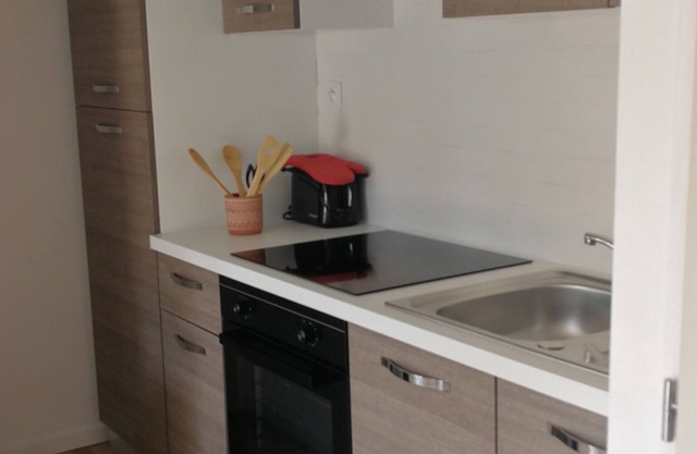 Lavender 2-room apartment in villa 7km from Les Concluses de Lussan
