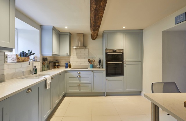 Lavender Cottage - sleeps 10 guests in 4 bedrooms