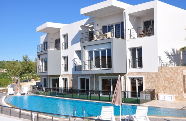 Lavender D7 Seaview Penthouse – Ideal for Families, Pool & Sunset Balcony