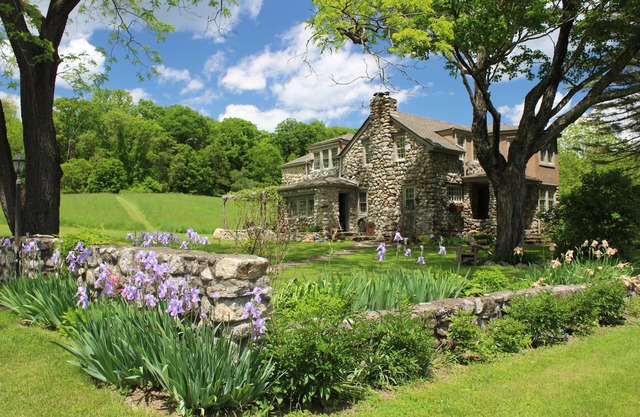 Lavender Hill Estate, Private 37 acres,1.5 hour from NYC, Heated Pool, Jacuzzi,