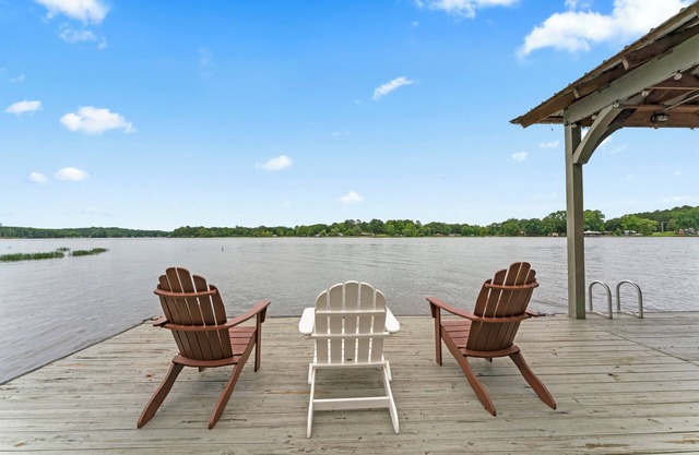 Lay Lake - On main Channel in private area. With Hot Tub and Kayaks