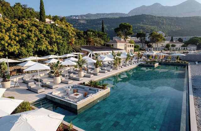 Lazure Hotel and Marina