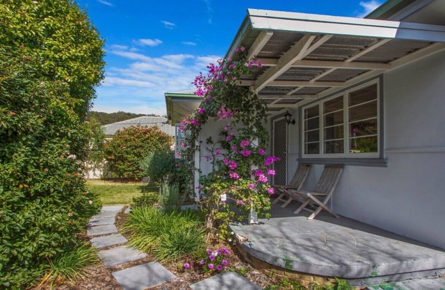 LAZY DAYS SEASIDE COTTAGE - UMINA BEACH