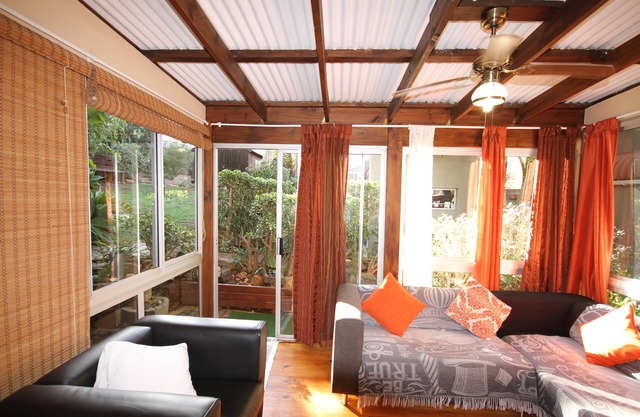 Lazybay cottage set in a quiet garden in walking distance to the beach and shops