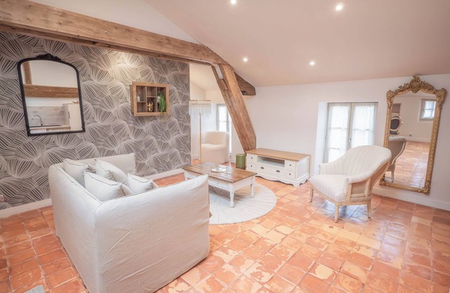 Le Cadran Solaire, Gîte Intimiste Haut de Gamme Avec Piscine et Sauna, à Pézenas