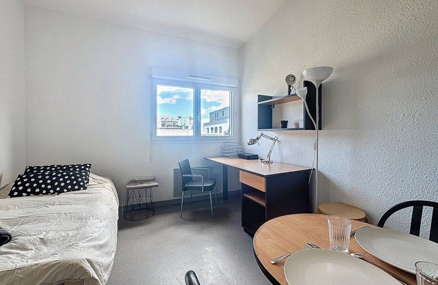 Le Central FAC, Studio close to Universities