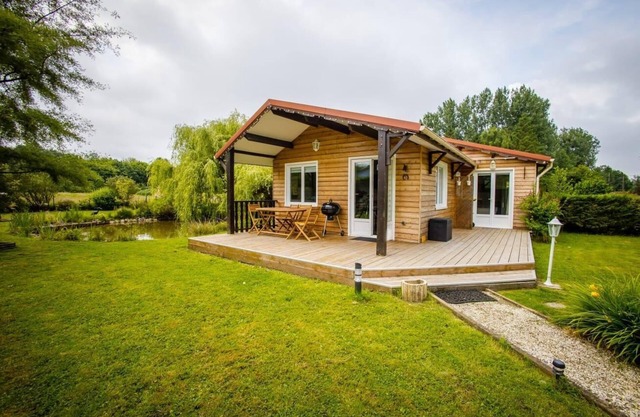 Le Chalet Cavronnais in a bucolic setting close to the sea Pets welcome