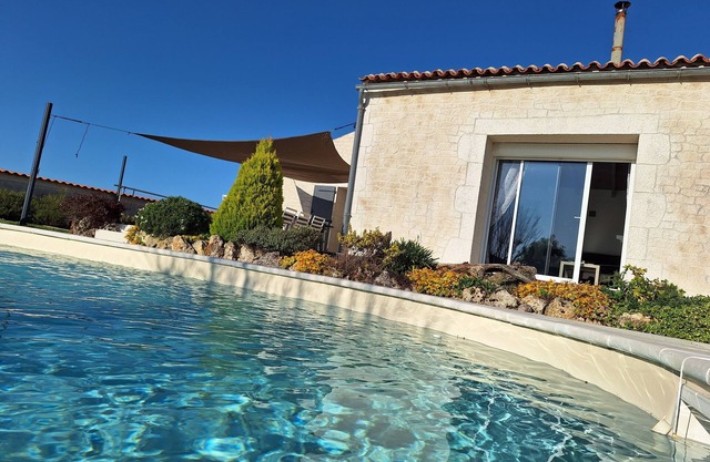 Le Clos de Champagnolles House. Rural tourism with private pool and games