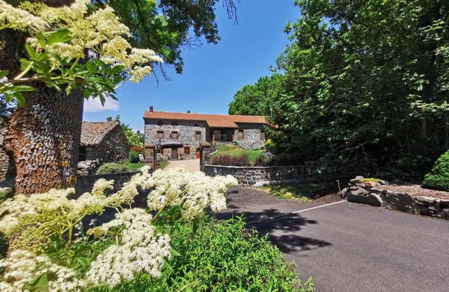 Le clos des pierres rouges