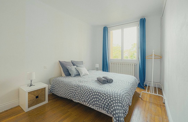 Le cocon, accommodation for 6 people + 1 baby in Villeurbanne near Lyon
