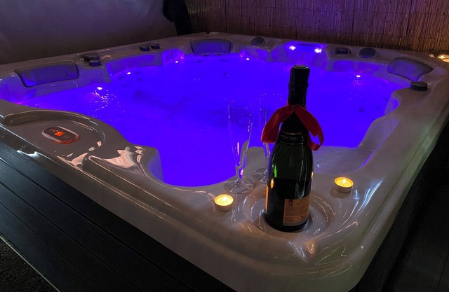 Le Fayé apartment with private Jacuzzi