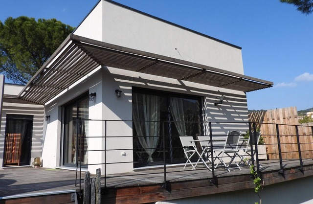 Le Grand Pin . beautiful contemporary house for rent in Nyons