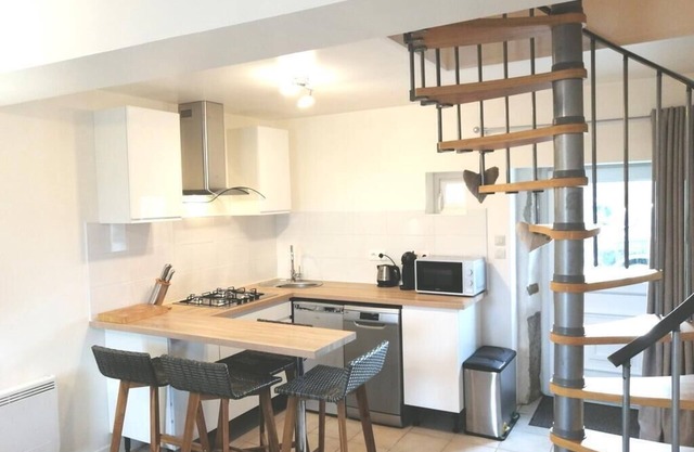LE JARRIER APARTMENT - ALPES MANCELLES. PRIVATE GARDEN & BBQ PARKING & FREE WIFI