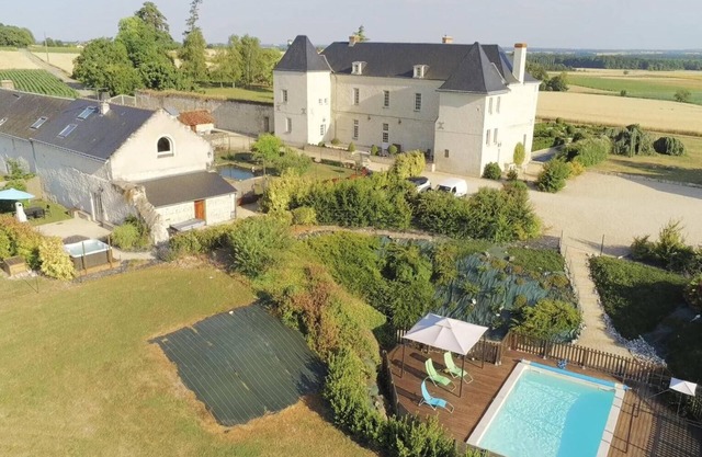 LE JARDIN DES OISEAUX 3*- 2 SPAS HEATED SWIMMING POOL 10mn Fontevraud Abbey