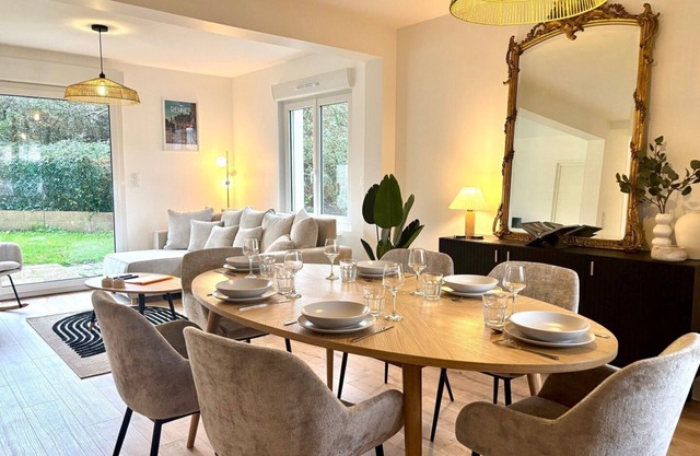 LE JOUON - Magnificent Townhouse with Garden