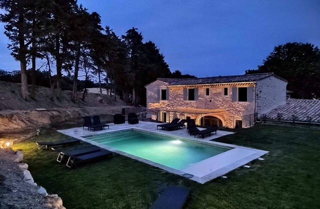 Le Mas du Laga with private heated saltwater pool in Drôme Provençale