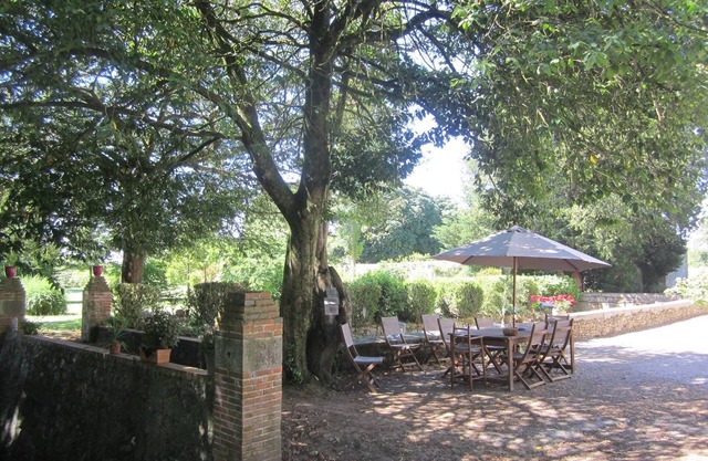 Le Manoir Aux Douves