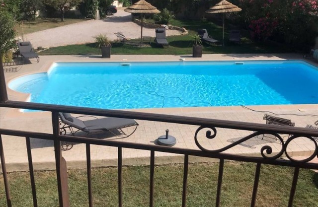 Le Mas d'Hortense in Orange Charming vacation home "Beguin" 4 * Swimming pool
