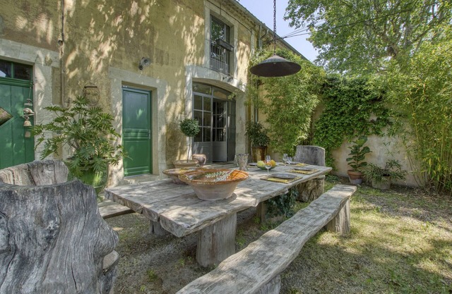 Le Mas des Anges beautiful apartment in a provencal farmhouse