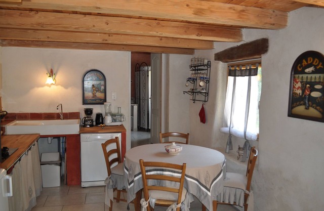 "Le Mazet" Lodging in carractère house eighteenth garden, pool