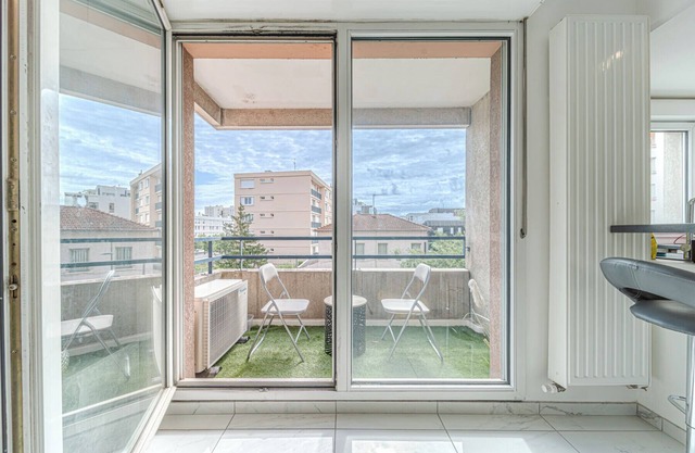 Le Mistral 4 people with balcony in Villeurbanne.