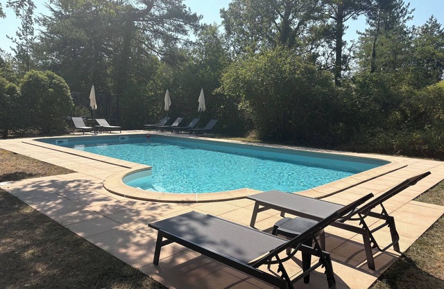 Le moulin à vent, large house for 12 people in Charente with swimming pool.