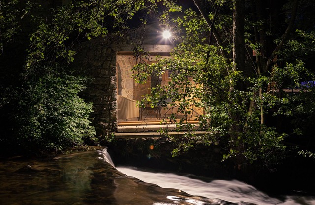 Le moulin au bord de la cascade - JACUZZI - SWIMMING POOL 1 hour from Lyon