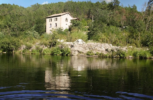Le Moulin des Salelles, 3 Gîtes en Bord de Rivière, Plage Privée Baignade Canoës