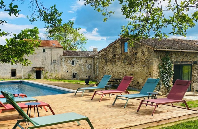 Le Parc 79 - Farmhouse & gite with 12x5m pool and 6 acres of private land