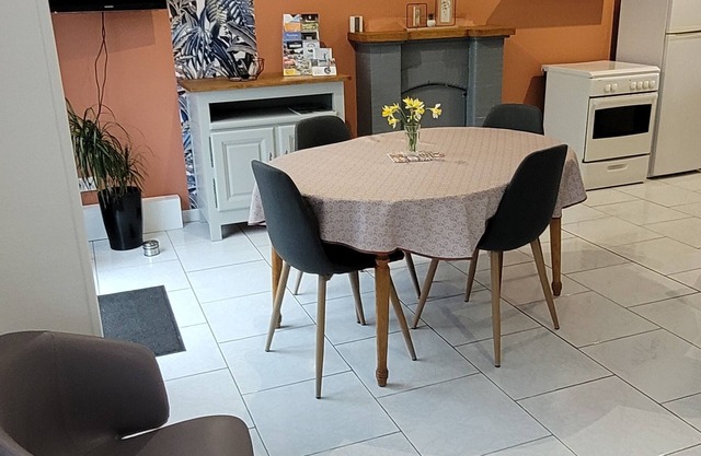Le Petit Morin, single-storey house in quiet village