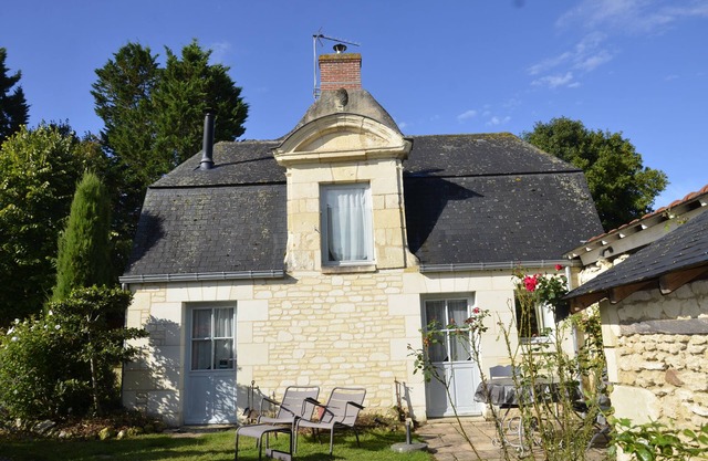 Le Petit Pavillon, located in the heart of the Anjou vineyards between Angers and Saumur