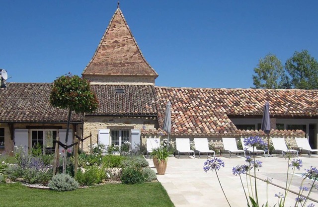 Le Pigeonnier wonderful Gite adjoining the pool terrace