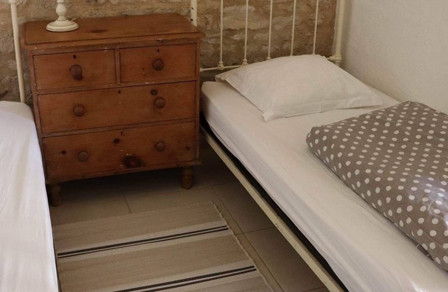 Le Pressoir - Traditional Farmhouse nr La Rochelle. beaches 20 mins and a pool.