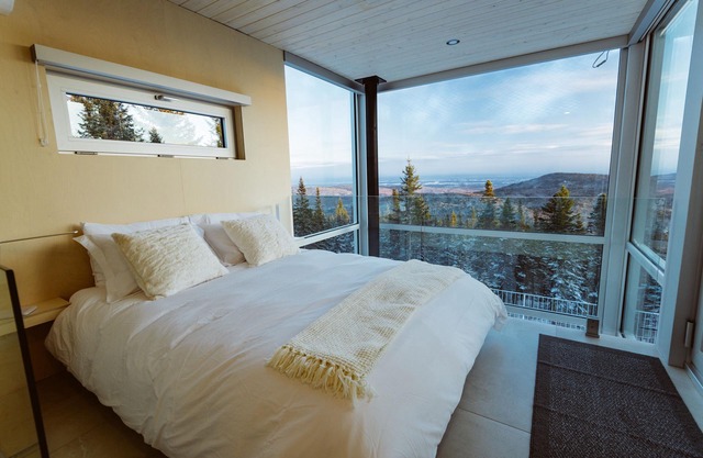 Le QUARTZ - Panoramic Views with Spa near Quebec City