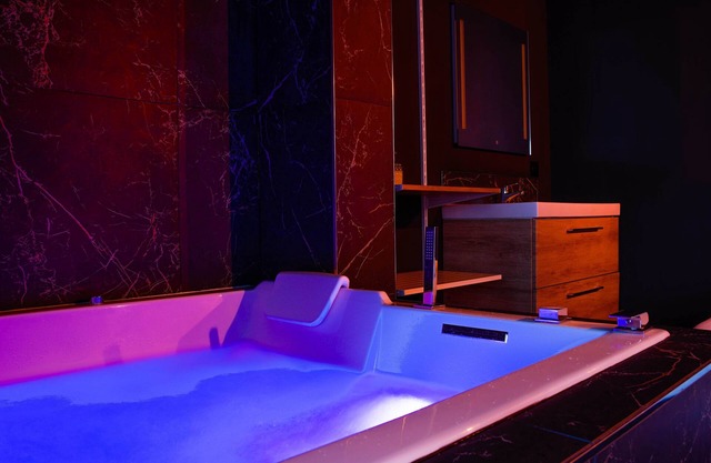 Le Refuge des Amoureux Avec Jacuzzi et Sauna