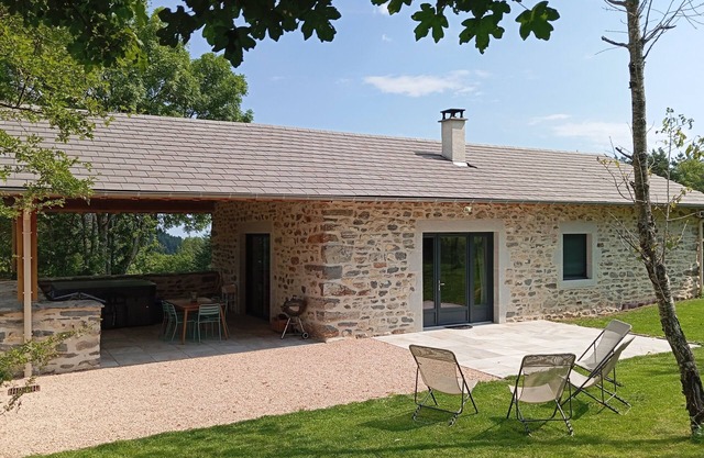 Le Refuge de Jorance and its spa 🌲🌼🏡🌄