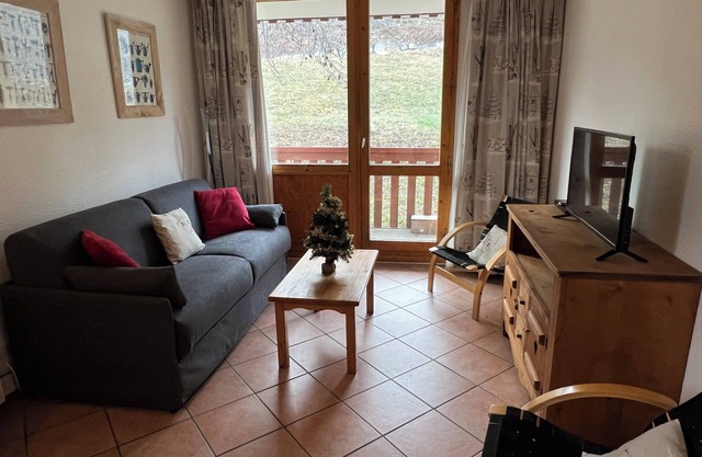 le signal 105, apartment in residence 50 meters from slopes. 4-6 people.