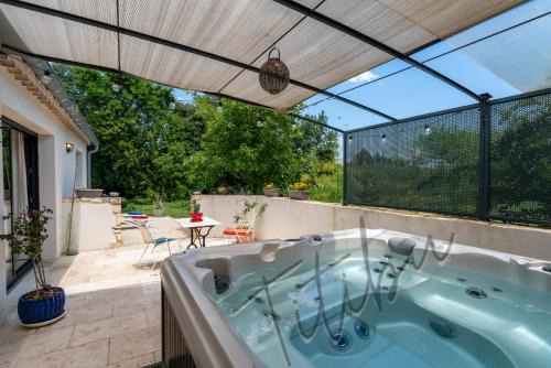 Le Titibu, Gîte et Spa entre Ardèche et Provence, Clim, BBQ, Netflix, classé 5 étoiles