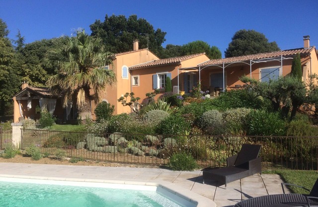 Le Vieux Pressoir, gîte for 4 people near Uzès, peaceful vacation in the countryside.