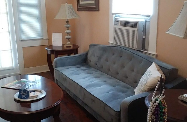 Lee's Pride A New Orleans Guest House Nightly Weekly Monthly