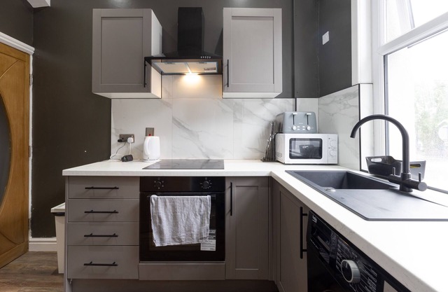 Leeds Retreat - 4BR House, Sleeps 10