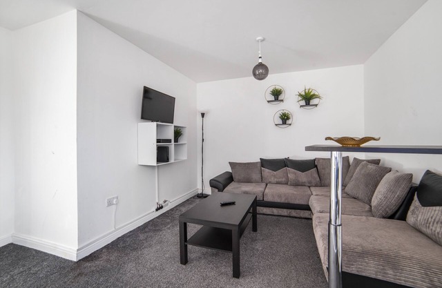 Leicester - Apartment - Sleeps 6 - 97WS