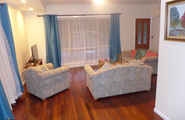 Lenoroc - Rural Ambience with Netflix. nStay on working farm 14 minute from town
