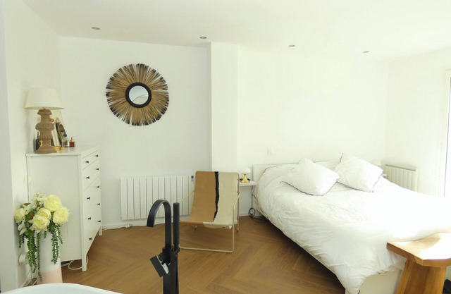 LES 3 CÈDRES lake view, table football and billiards