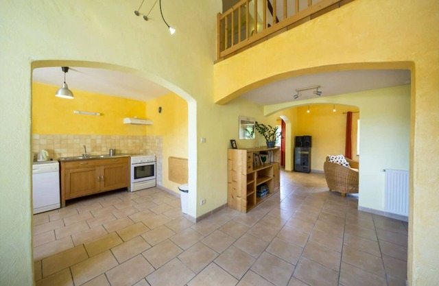 Les Amandiers - Quiet character farmhouse with swimming pool in wooded grounds