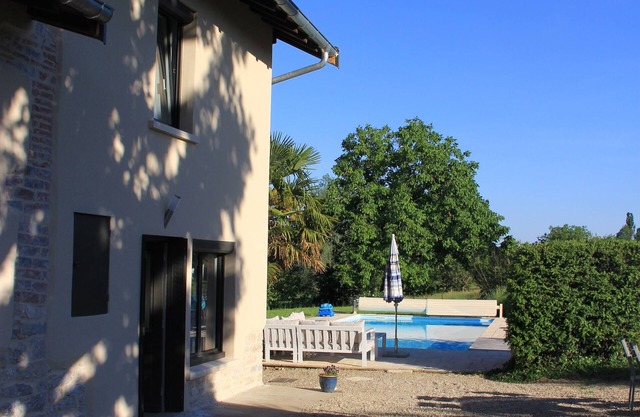 Les Combes, pool and view between Bresse and Dombes